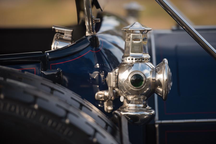 Детали экстерьера Pierce-Arrow Model 48B 5-Passenger Touring 1913 года  (фото 9 из 25)